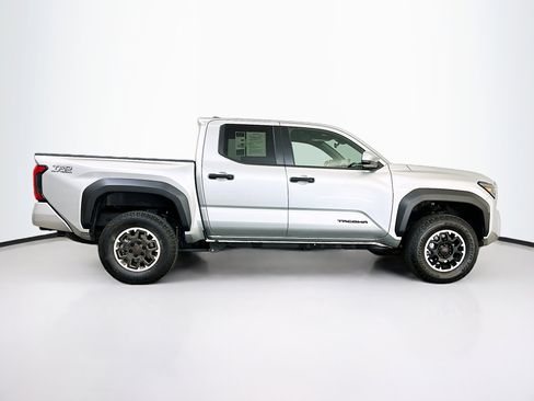 Used 2024 Toyota Tacoma TRD Off-Road image 10