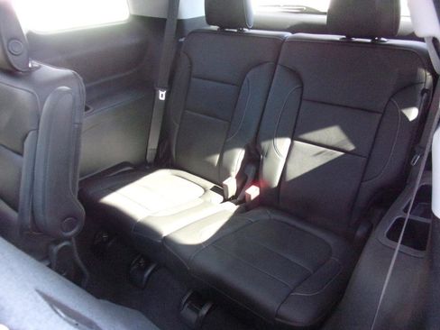 Used 2018 GMC Acadia SLT image 12