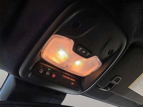 New 2026 GMC Canyon Elevation w/ Convenience Package image 17