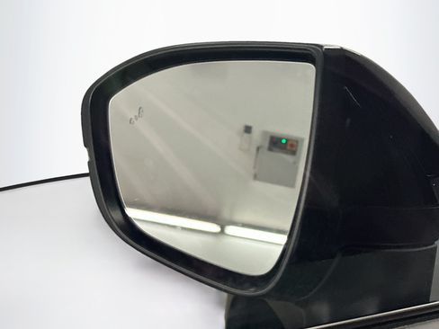 Used 2023 Nissan Pathfinder SL AWD/4WD image 16