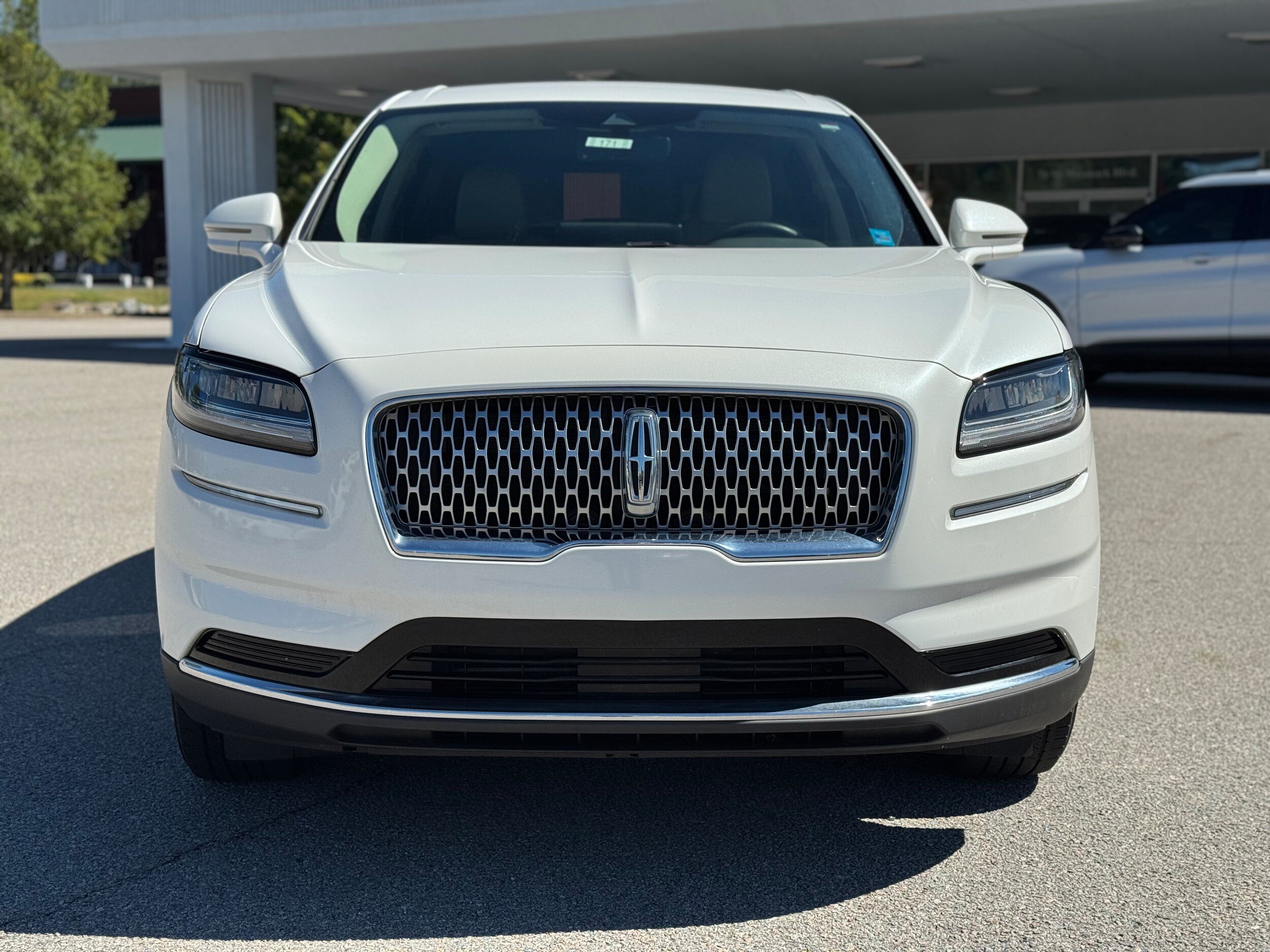 Used 2023 Lincoln Nautilus FWD image 2