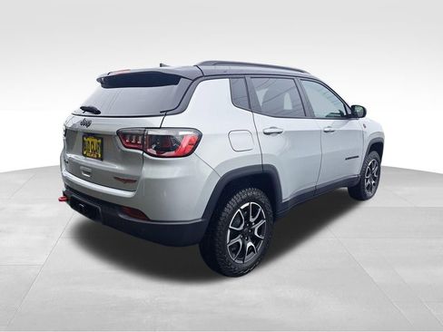 New 2026 Jeep Compass Trailhawk w/ Sun, Sound & Navigation Group AWD/4WD image 6