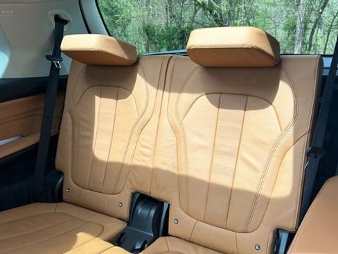 Used 2022 BMW X7 xDrive40i w/ M Sport Package image 24