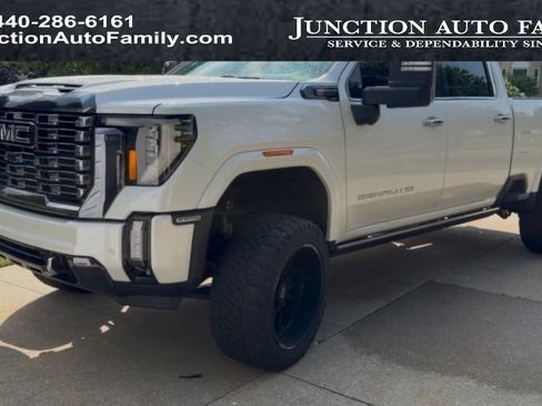 Used 2024 GMC Sierra 2500 Denali Ultimate AWD/4WD image 1