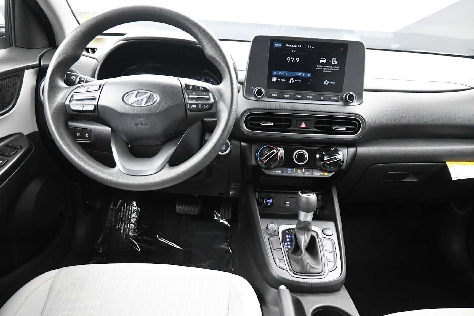Certified 2023 Hyundai Kona SEL AWD/4WD image 18