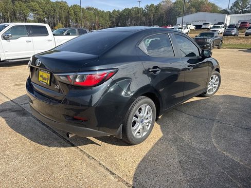 Used 2017 Toyota Yaris iA image 4