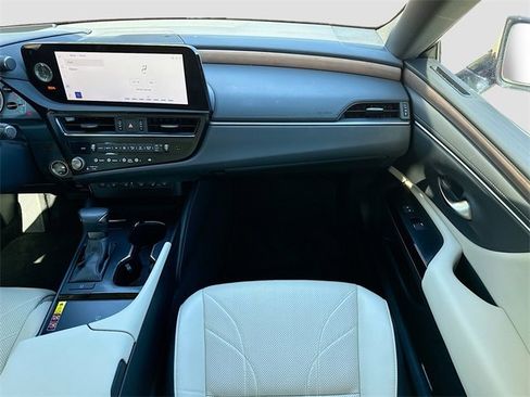 Used 2024 Lexus ES 350 w/ Luxury Package image 17