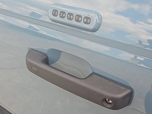 Used 2022 Ford Bronco Wildtrak image 9