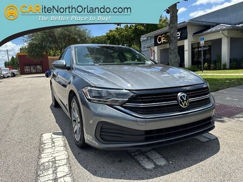 Used 2024 Volkswagen Jetta SE FWD image 1