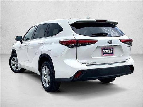 Used 2021 Toyota Highlander LE FWD image 13