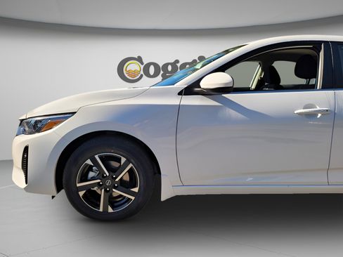 New 2025 Nissan Sentra SV image 18