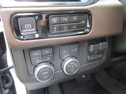 New 2026 GMC Yukon Denali Ultimate AWD/4WD image 41