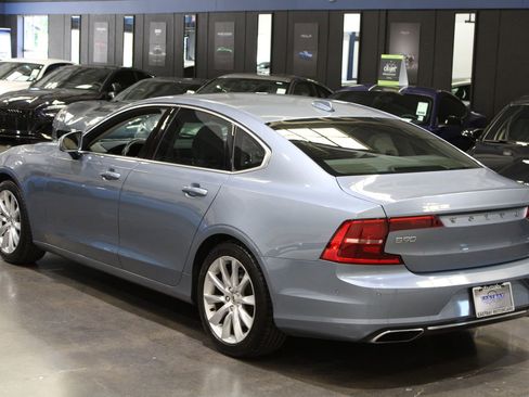 Used 2017 Volvo S90 T6 Momentum w/ Vision Package image 13