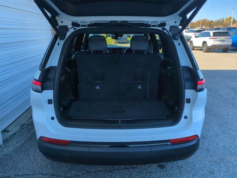 Certified 2023 Jeep Grand Cherokee L Laredo image 33