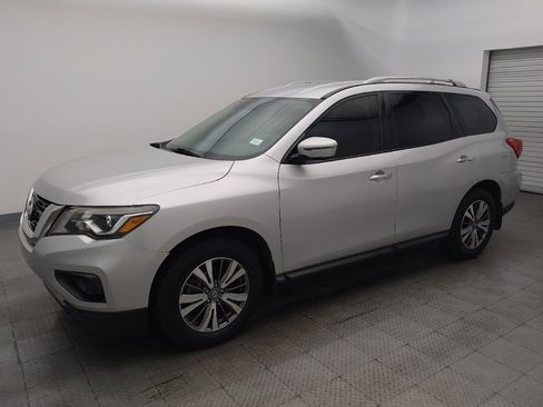 Used 2020 Nissan Pathfinder S image 2