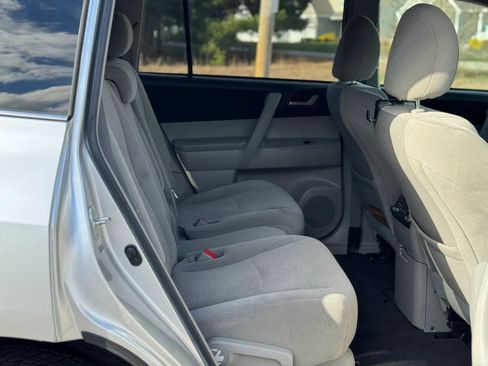 Used 2011 Toyota Highlander 4WD w/ Tech Pkg image 17