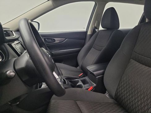 Used 2020 Nissan Rogue S FWD image 17