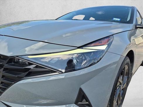 Used 2022 Hyundai Elantra SEL FWD image 5