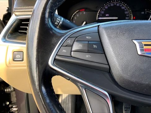 Used 2018 Cadillac XT5 FWD image 22