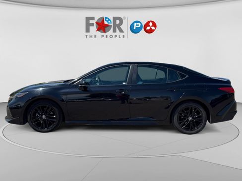 Used 2025 Toyota Camry SE FWD image 2