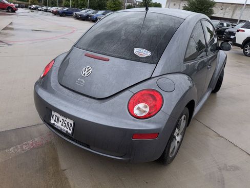 Used 2006 Volkswagen Beetle Coupe FWD image 2