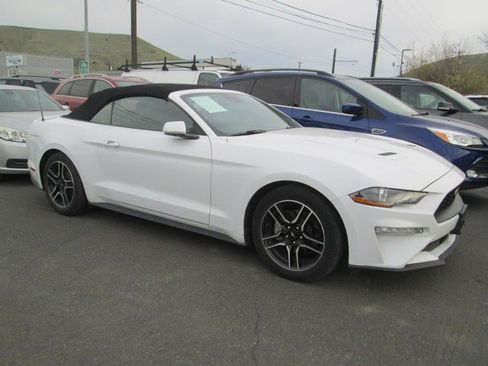 Used 2023 Ford Mustang Premium image 4