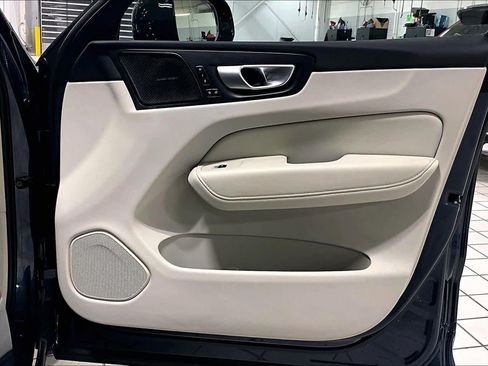 Certified 2024 Volvo XC60 B5 Ultimate w/ Climate Package image 22