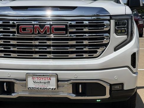 Used 2024 GMC Sierra 1500 Denali w/ Technology Package AWD/4WD image 8