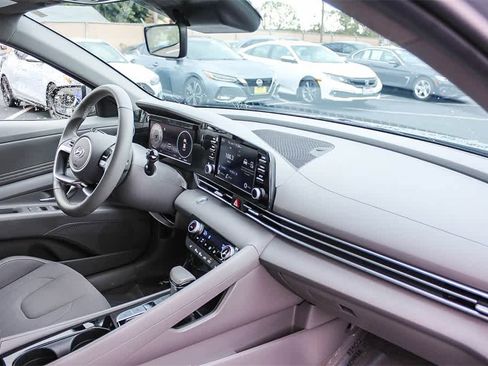 Used 2022 Hyundai Elantra SEL w/ Convenience Package image 21