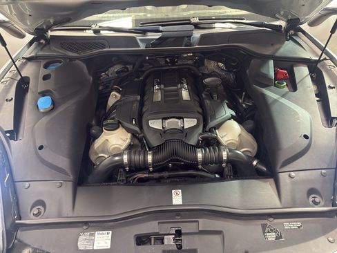 Used 2016 Porsche Cayenne Turbo AWD/4WD image 35