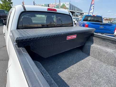 Used 2022 Toyota Tacoma SR AWD/4WD image 11