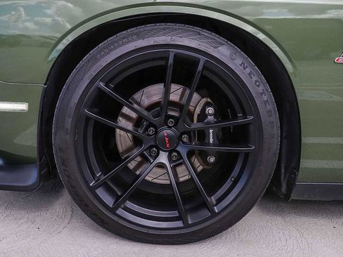 Used 2018 Dodge Challenger R/T Scat Pack w/ Leather Interior Group RWD image 13