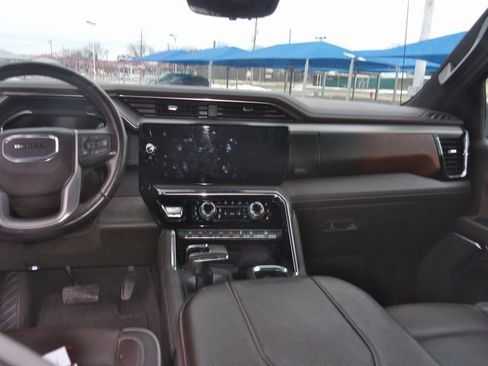 Used 2024 GMC Sierra 1500 Denali w/ Technology Package image 9