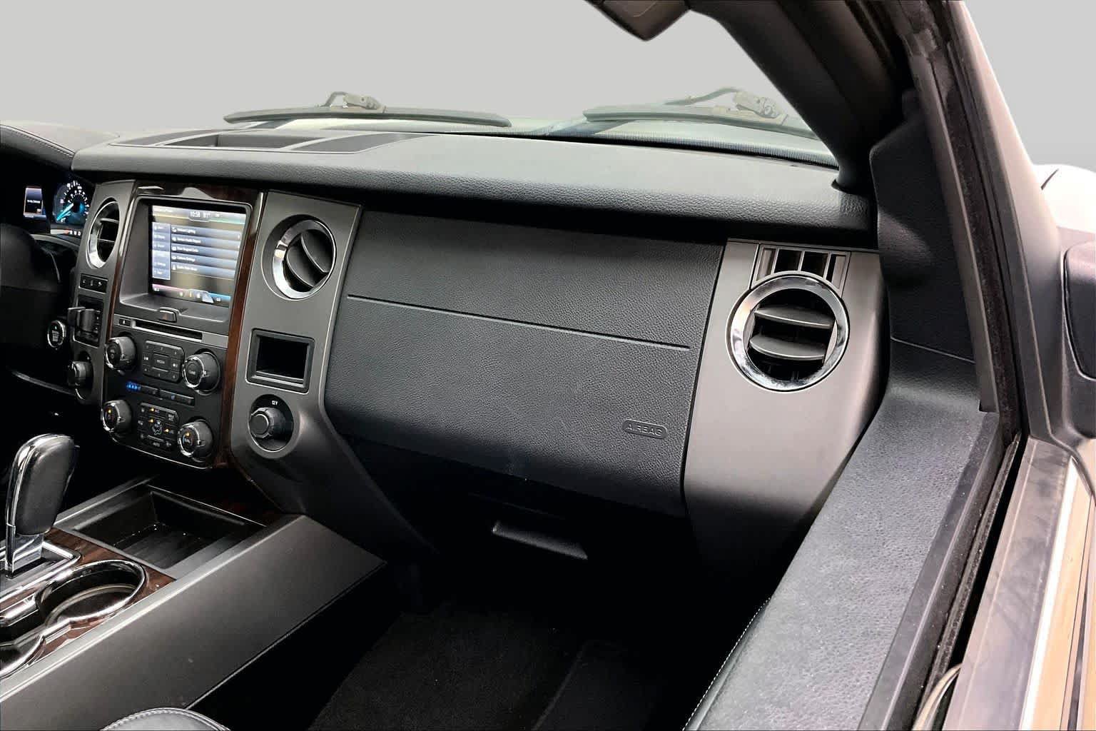 Used 2015 Ford Expedition Platinum AWD/4WD image 17