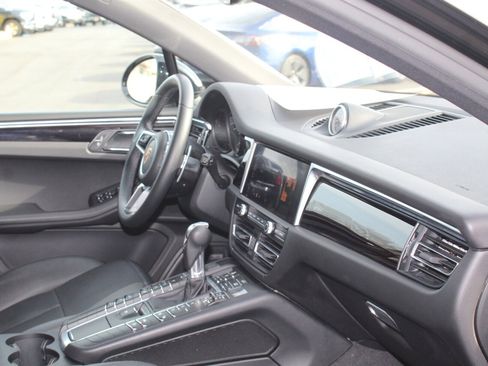 Used 2020 Porsche Macan image 20