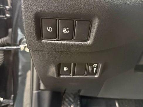 Used 2018 Toyota C-HR XLE image 25