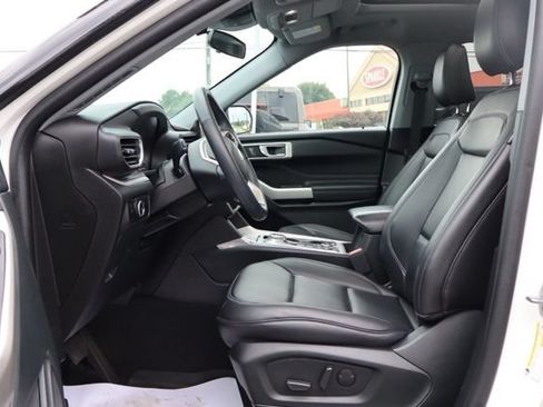 Used 2023 Ford Explorer XLT w/ Equipment Group 202A AWD/4WD image 15