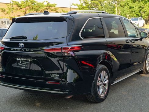 Used 2023 Toyota Sienna Limited AWD/4WD image 7