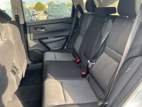 Used 2024 Nissan Rogue SV image 8