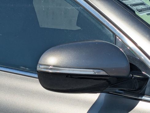 Used 2017 Kia Sorento AWD image 12