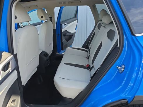 New 2026 Volkswagen Taos SE FWD image 17