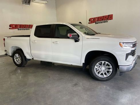 Used 2023 Chevrolet Silverado 1500 LT AWD/4WD image 2
