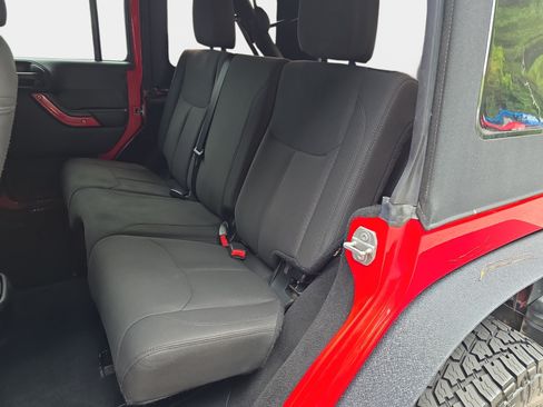 Used 2018 Jeep Wrangler Unlimited Sport S AWD/4WD image 11