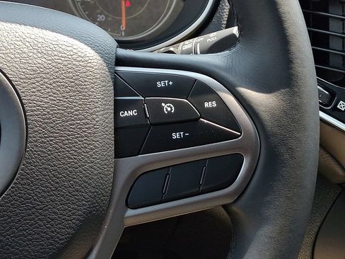Used 2019 Jeep Cherokee Limited AWD/4WD image 23