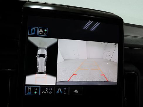 Used 2025 GMC Yukon AT4 AWD/4WD image 13