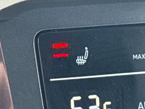 Certified 2022 Volkswagen Tiguan SE image 34