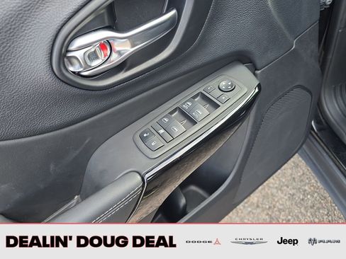 Used 2023 Jeep Cherokee Altitude Lux image 12