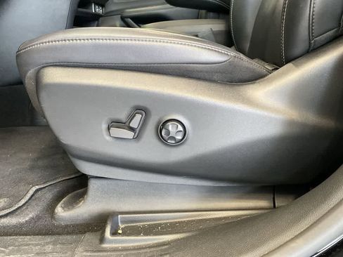 Used 2025 Chrysler Pacifica Select FWD image 22