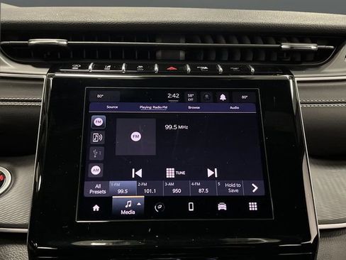 Used 2024 Jeep Grand Cherokee Laredo image 16