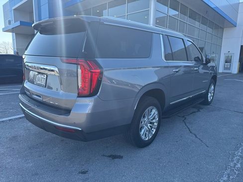 Used 2022 GMC Yukon XL SLT w/ SLT Premium Package AWD/4WD image 4